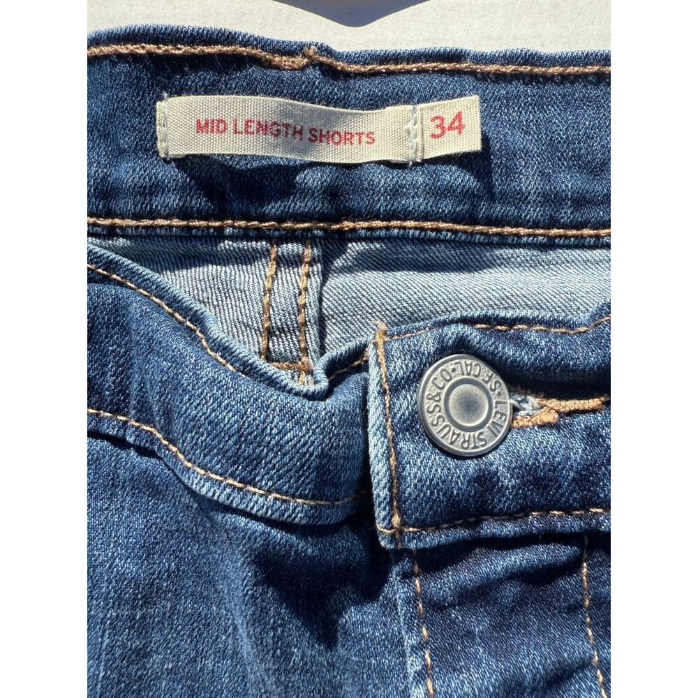 Levi Women's Mid Length Distressed Shorts Size 34 Waist Stretch Inseam 5 - Picture 3 of 10